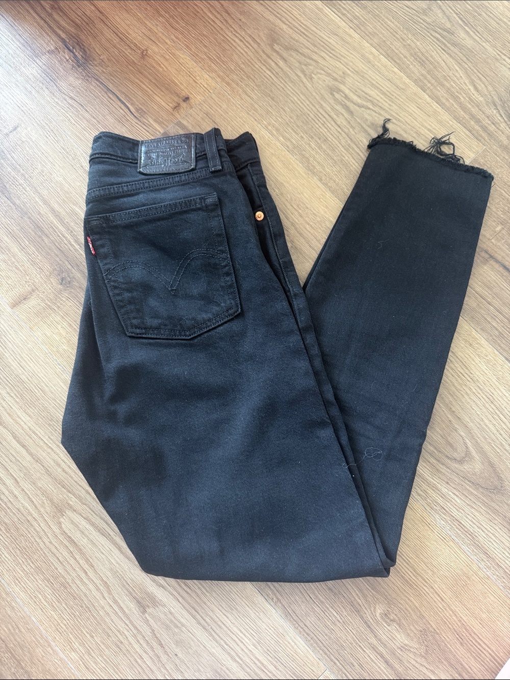 Levi's Black Wedgie Jean Size 25